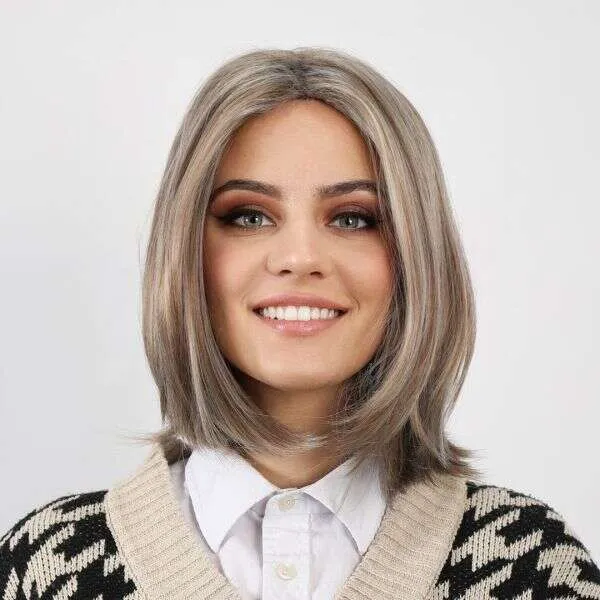 Noelle - Modern caramel-blonde bob wig